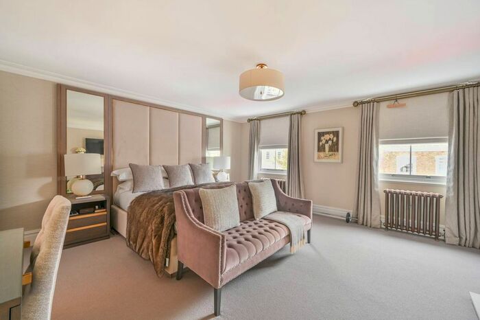 3 Bedroom Flat To Rent In Alexander Street, Westbourne Grove, London, W2
