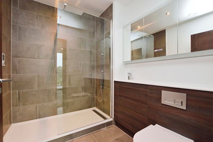 2 Bedroom Flat To Rent In Batik Road Lower Sydenham, SE26