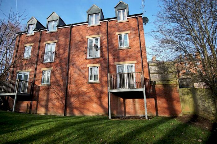 2 Bedroom Flat To Rent In Little Mill Court, Stroud GL5