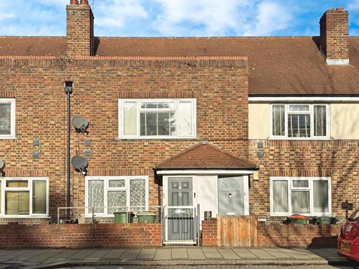 2 Bedroom Apartment For Sale In Tollgate Road, London, E16