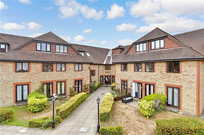 Studio For Sale In Deer Park Way, West Wickham, Kent, BR4