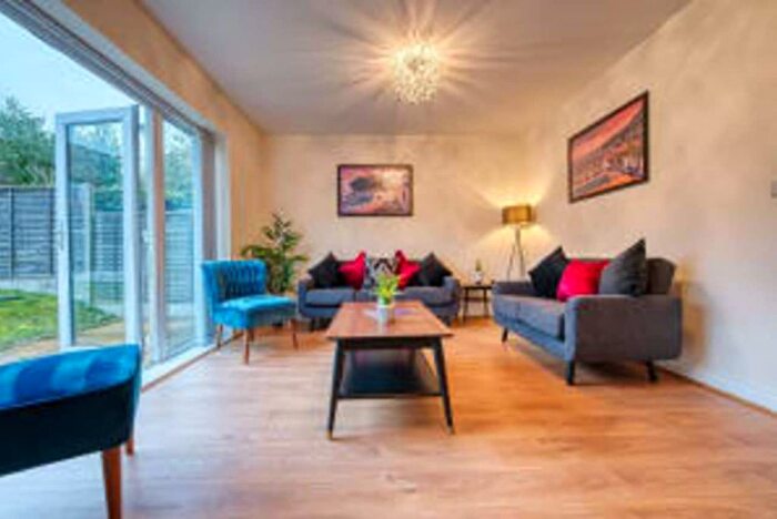 3 Bedroom Flat To Rent In Dove Close, Birmingham, B25