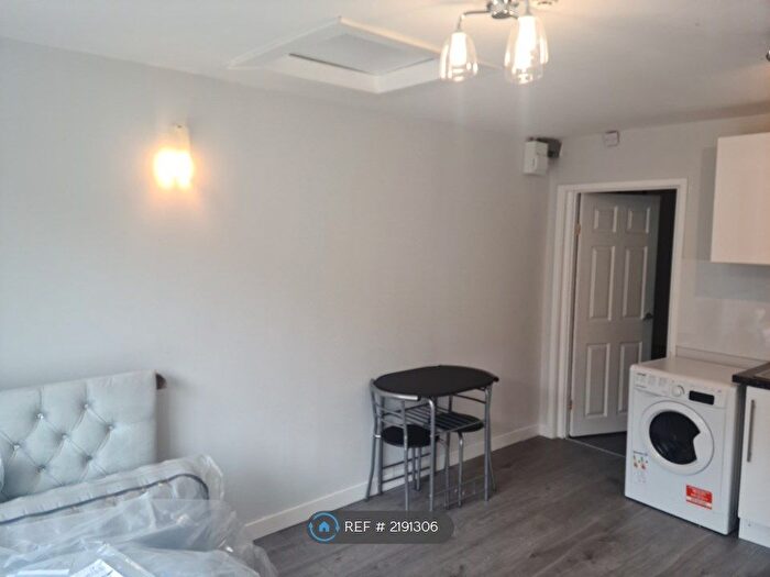 Studio To Rent In Shirley, Solihull, B90