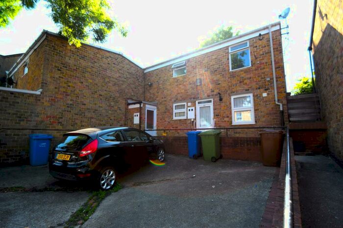 1 Bedroom Flat To Rent In Hindmans Road, Dulwich, SE22