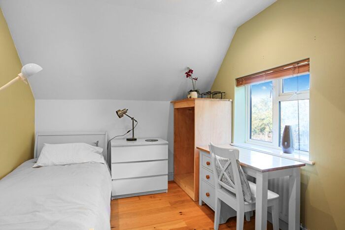 1 Bedroom Flat To Rent In Old Merrow Street, Merrow, Guildford, GU4