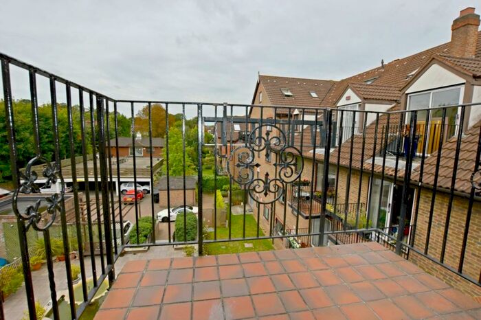2 Bedroom Apartment To Rent In French Apartments, Lansdowne Road, Purley, CR8