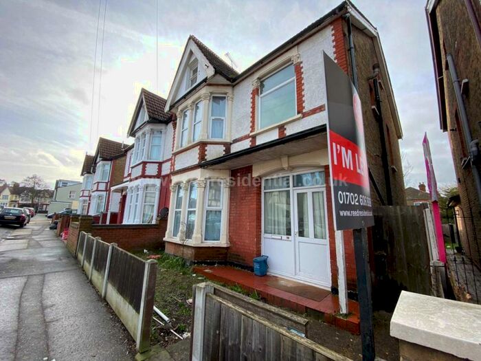4 Bedroom Semi-Detached House To Rent In Silverdale Ave, Westcliff On Sea, SS0