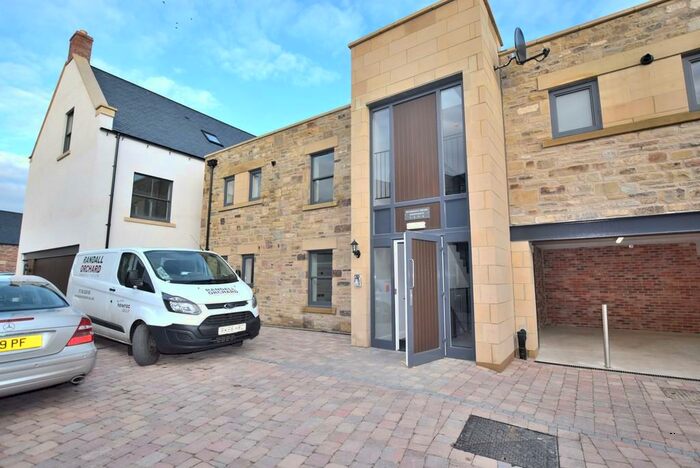 2 Bedroom Flat To Rent In Flat Richemont House, Richmond, DL10