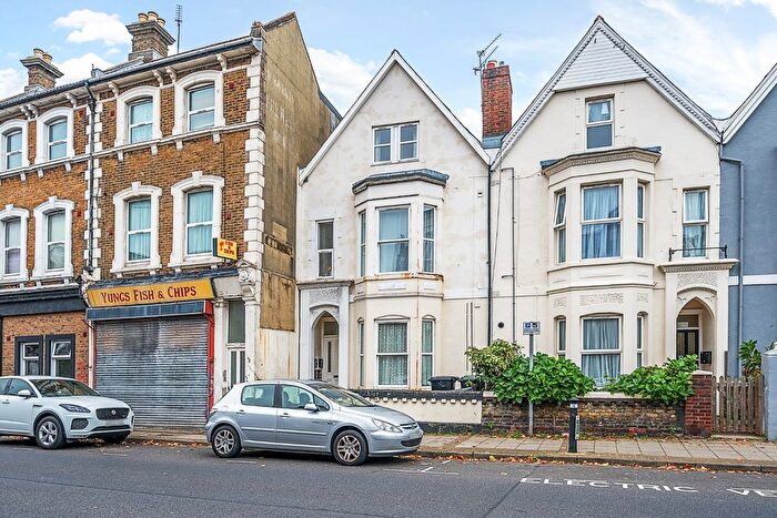 2 Bedroom Flat To Rent In Victoria Road North, Southsea, Hampshire, PO5