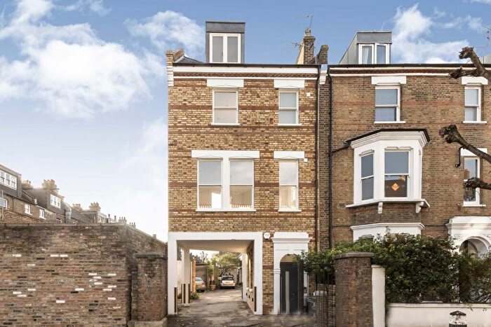 2 Bedroom Flat To Rent In Estelle Road, London, NW3