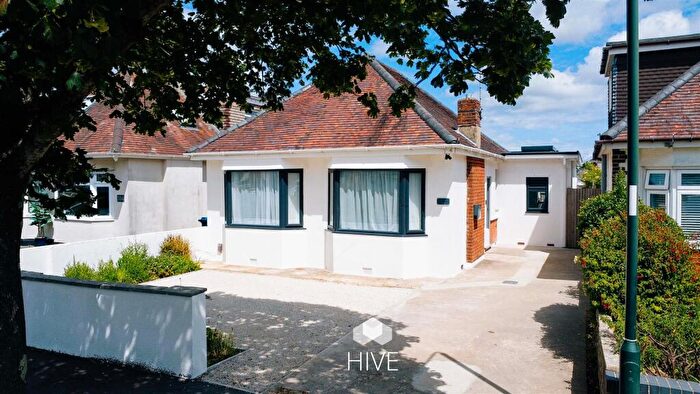 3 Bedroom Bungalow For Sale In Western Avenue, Bournemouth, BH10