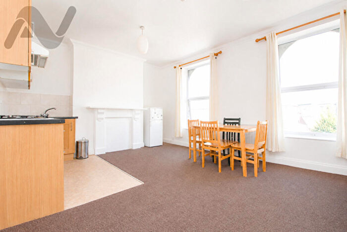 1 Bedroom Flat To Rent In Seven Sisters Road, Finsbury Park, London, N4