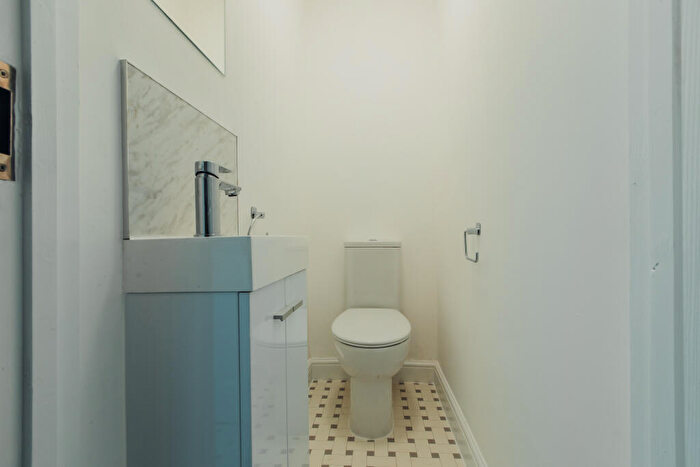 4 Bedroom Terraced House To Rent In Drake Street, - Bed, LN1