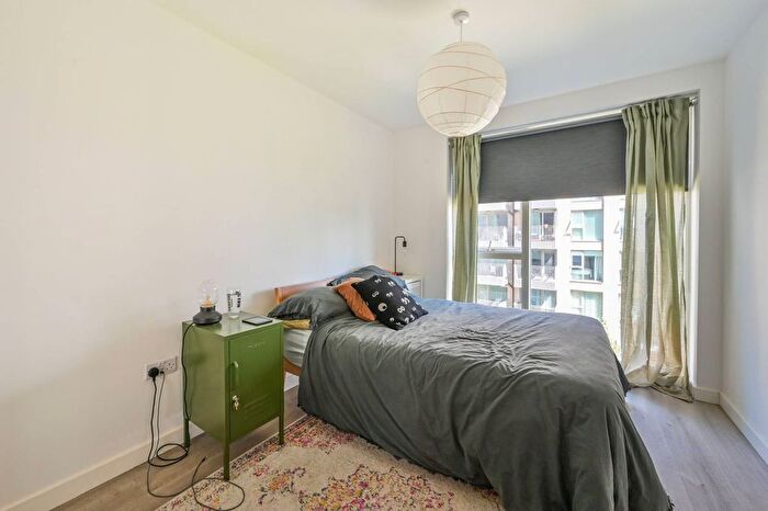 1 Bedroom Flat For Sale In Thomas Road, Limehouse, London, E14