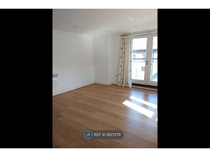 3 Bedroom Flat To Rent In Great Stour Mews, Canterbury, CT1