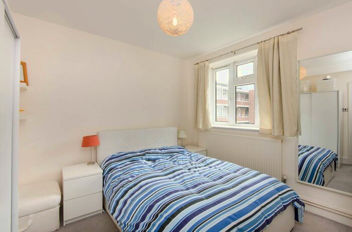 2 Bedroom Flat To Rent In Wiltshire Close, Chelsea, London, SW3