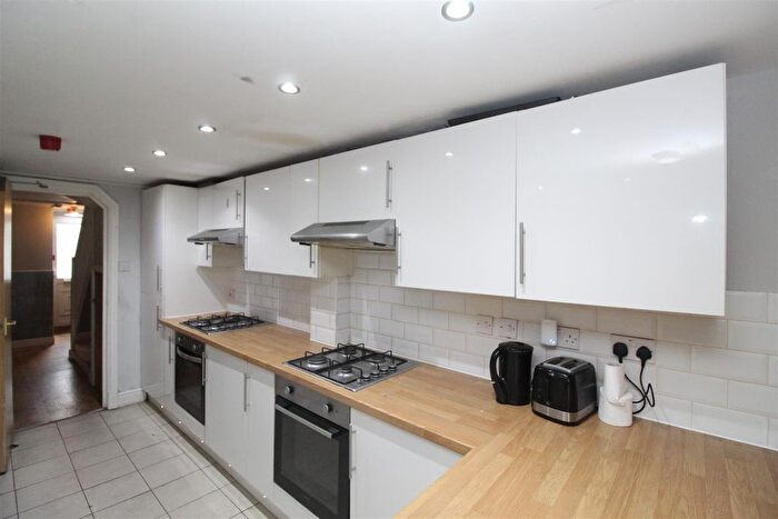 8 Bedroom Property To Rent In Merthyr Street, Cathays, Cardiff, CF24