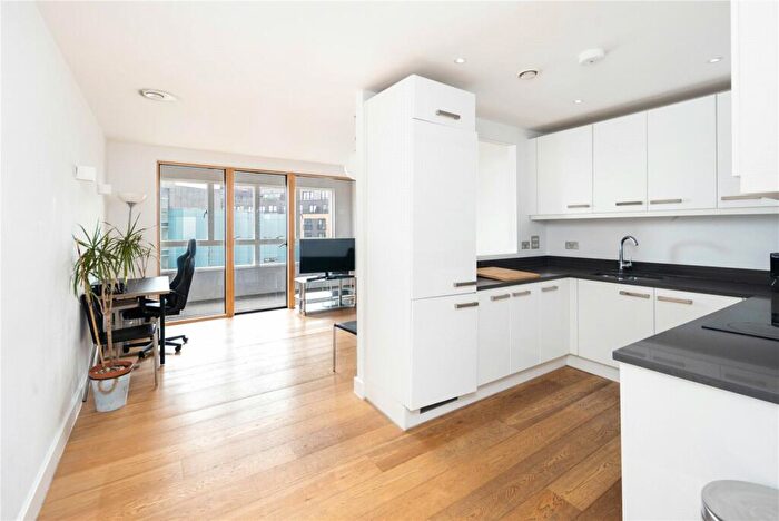 2 Bedroom Flat To Rent In Cotherstone Court, Mint Street, London, E2