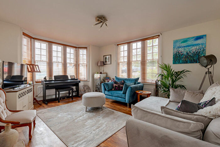 2 Bedroom Flat To Rent In St Lukes Square, Guildford, GU1