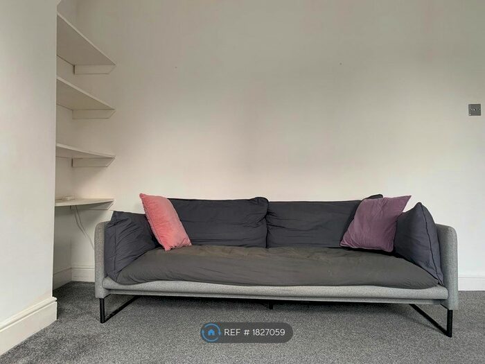 Studio To Rent In Southampton Way, London, SE5