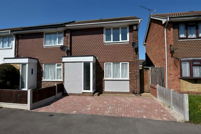 2 Bedroom House To Rent In Castle Walk, Canvey Island, SS8
