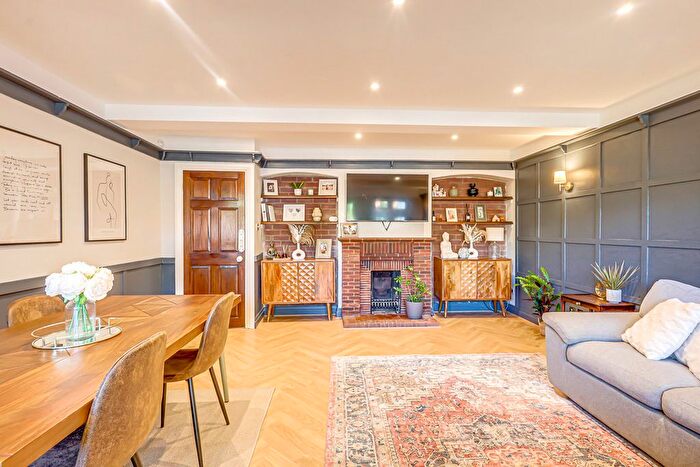 5 Bedroom Detached House For Sale In Benfleet Road, Benfleet, SS7