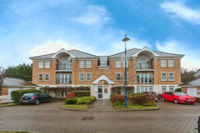 2 Bedroom Flat To Rent In Drifters Drive - Deepcut, GU16
