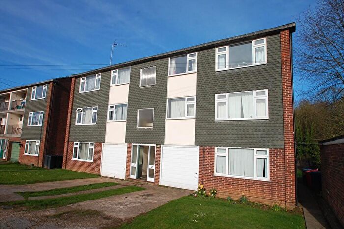 1 Bedroom Apartment To Rent In Hiljon Crescent, Chalfont St. Peter, Buckinghamshire, SL9