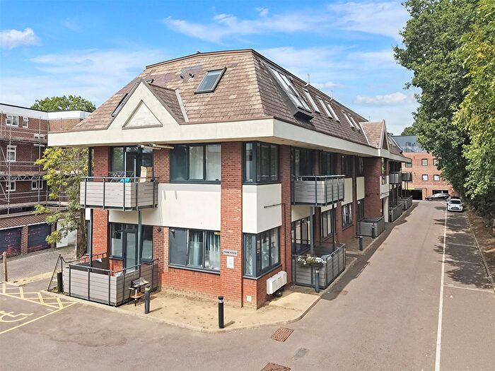 1 Bedroom Flat For Sale In Challenge Court, Leatherhead, KT22