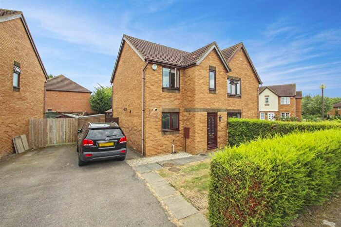 3 Bedroom Semi-Detached House To Rent In Isaacson Drive, Wavendon Gate, MK7