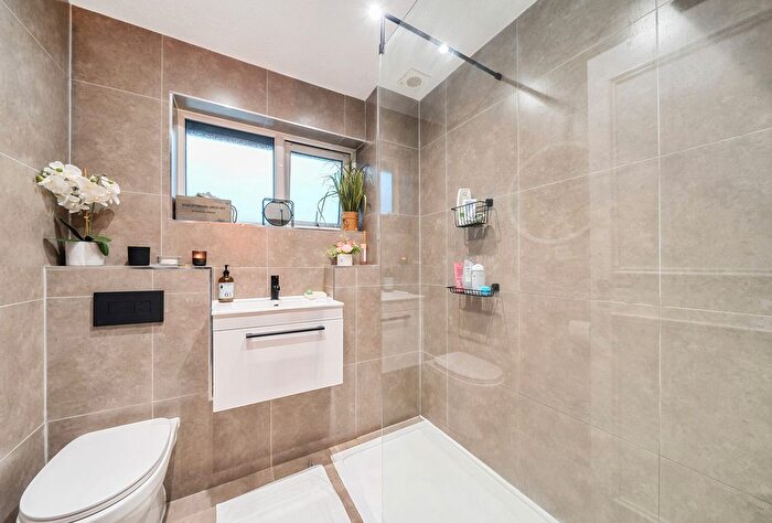 1 Bedroom End Of Terrace House For Sale In Clarence Way, Horley, Surrey, RH6