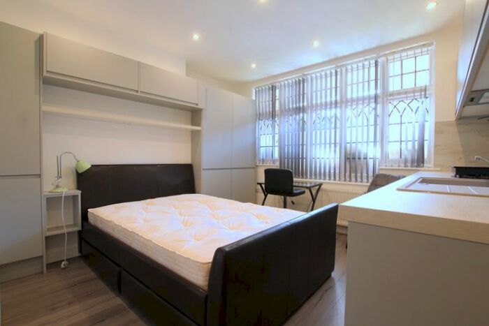 Studio To Rent In Putney Hill, London, SW15