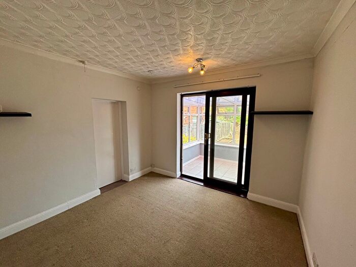 2 Bedroom Bungalow To Rent In Kitling Greaves Lane, Burton-On-Trent, DE13