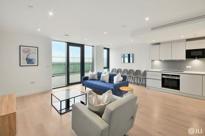3 Bedroom Apartment To Rent In Sky Villas, Finsbury Park, N4