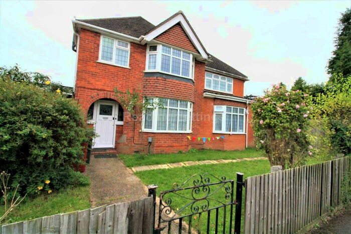 7 Bedroom Detached House To Rent In Belle Avenue, Reading, RG6