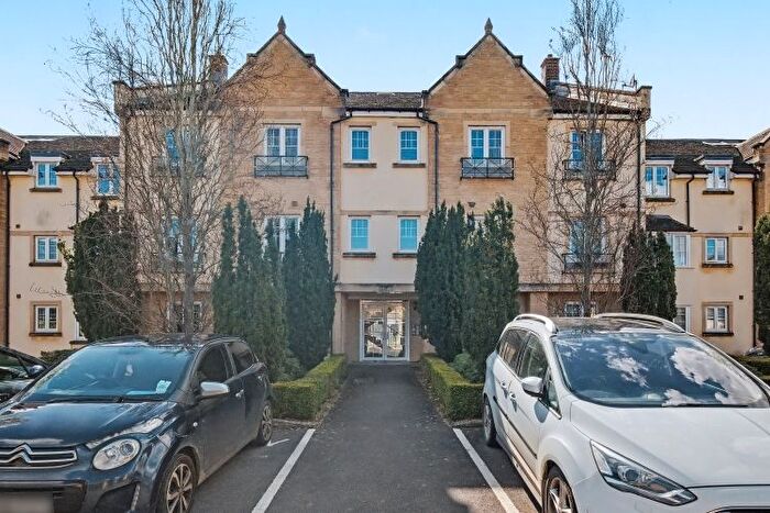 2 Bedroom Flat To Rent In Madley Park, Witney, OX28