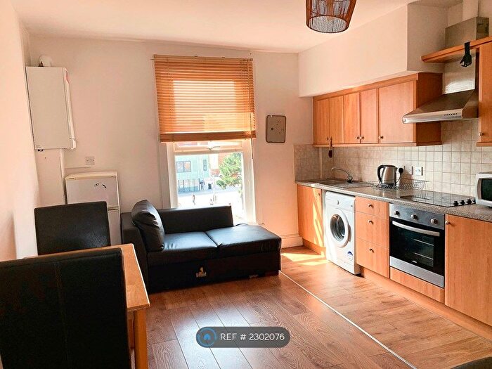 2 Bedroom Flat To Rent In Kingsland High Street, London, E8