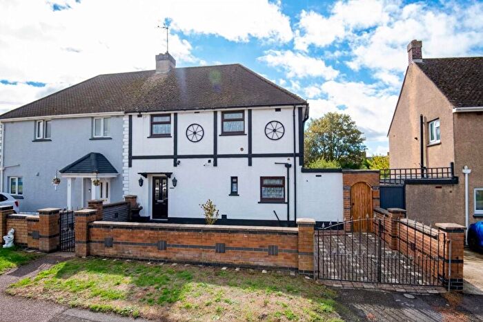 3 Bedroom Semi-Detached House For Sale In Central Avenue, Wellingborough, NN8