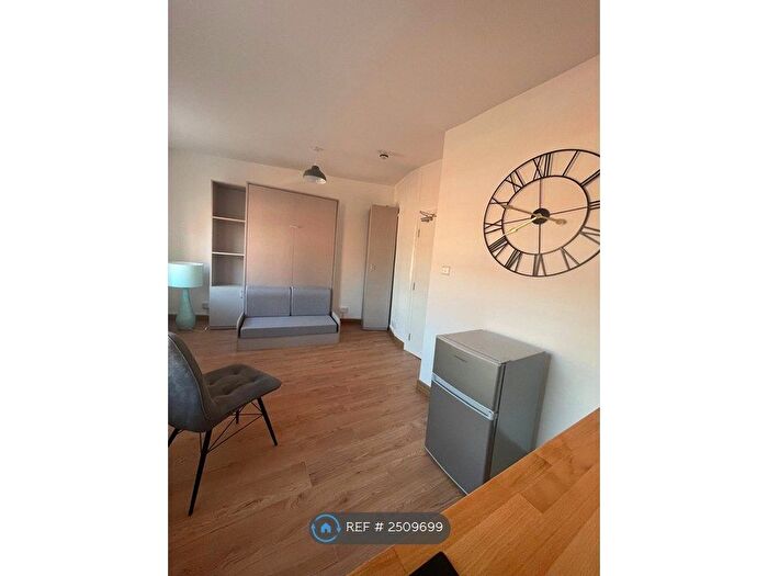 Studio To Rent In Camden Rd, London, NW5