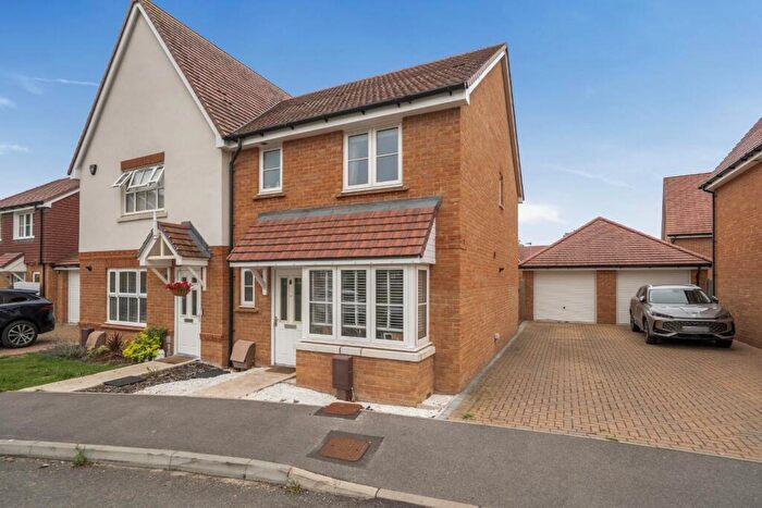 3 Bedroom Semi-Detached House For Sale In Hudson Gardens, Waterlooville, PO8