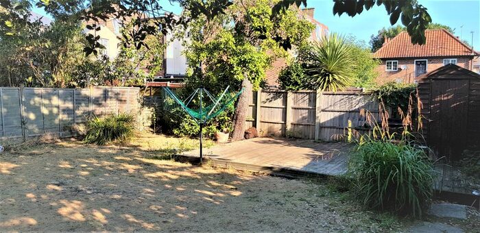 2 Bedroom Flat To Rent In Henry Road, East Barnet, EN4