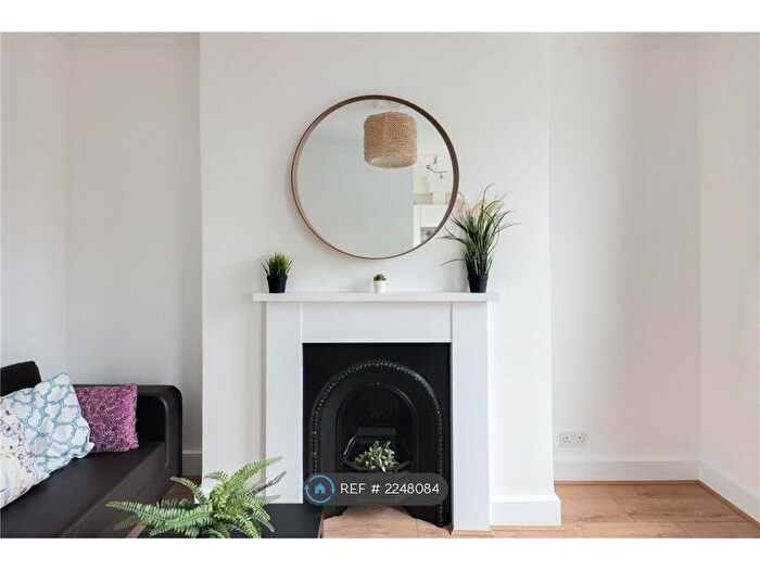 1 Bedroom Flat To Rent In Abersham Rd, Hackney, E8