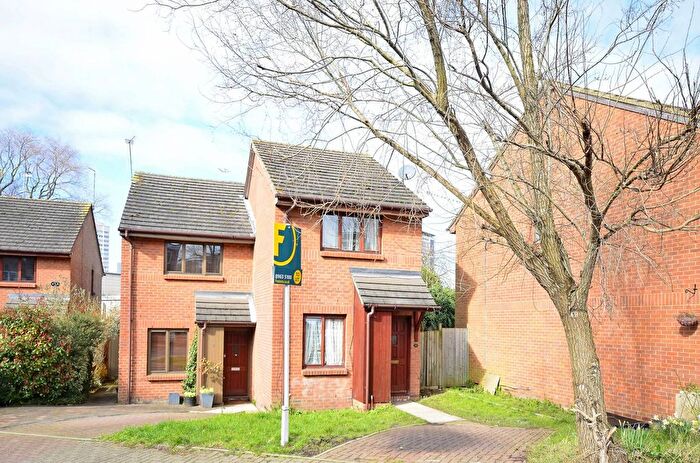 2 Bedroom Property To Rent In Borrodaile Road, Earlsfield, London, SW18