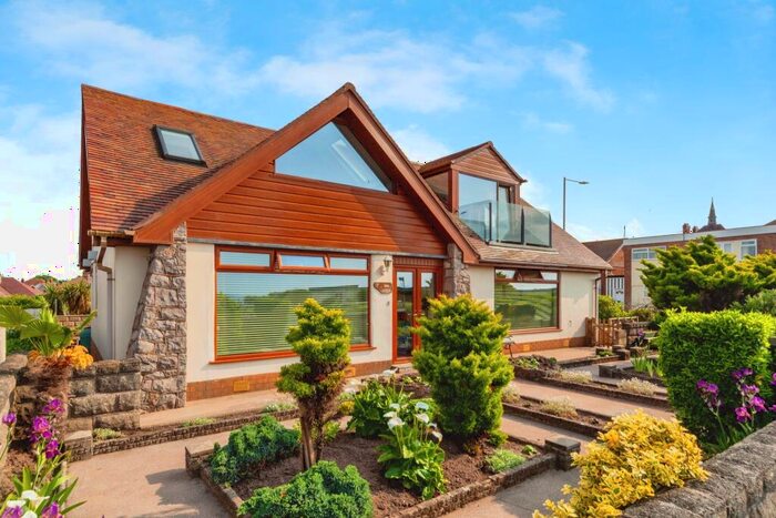 3 Bedroom Bungalow For Sale In Marine Drive, Rhyl, Denbighshire, LL18