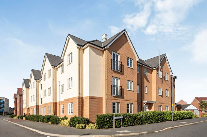 2 Bedroom Apartment For Sale In Elton Close, Aylesbury, Buckinghamshire, HP18