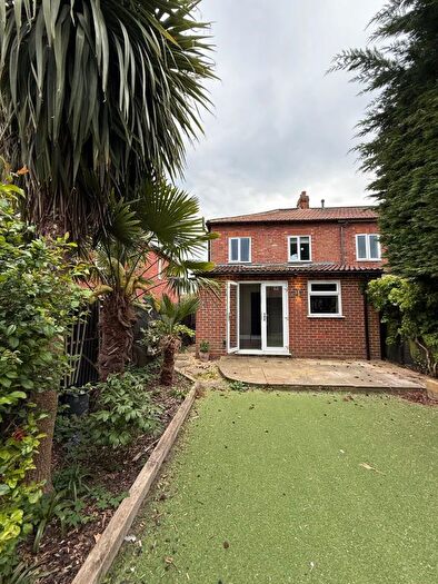 4 Bedroom Semi-detached House To Rent In Willson Road, Englefield Green, TW20