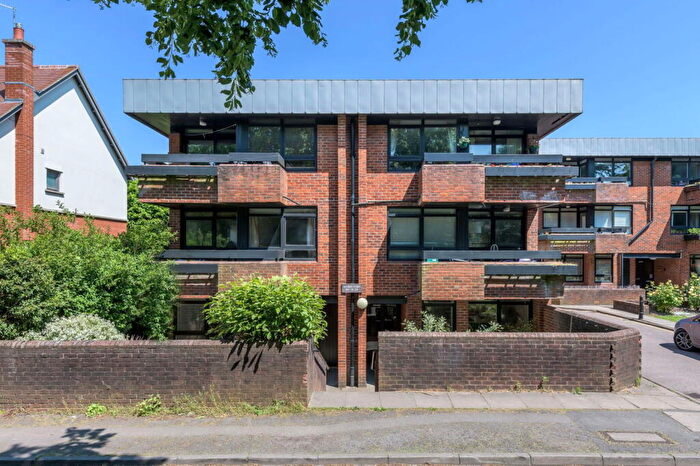 2 Bedroom Flat For Sale In Holmes Court, Carlisle Avenue, St. Albans, AL3