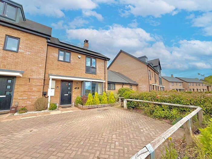 3 Bedroom Semi-Detached House For Sale In Claudia Gardens, Dunstable, LU5