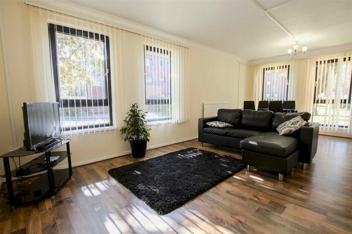 2 Bedroom Flat To Rent In Dalloway Close, Birmingham, B5