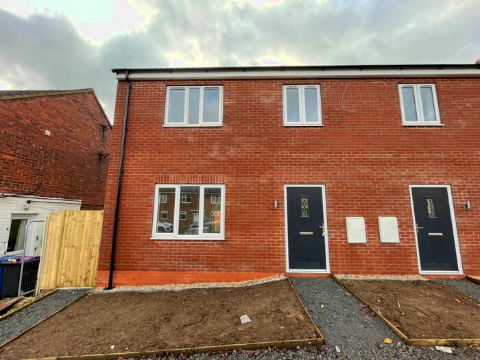 4 Bedroom Semi-Detached House To Rent In Lincoln Road, Brookenby, LN8